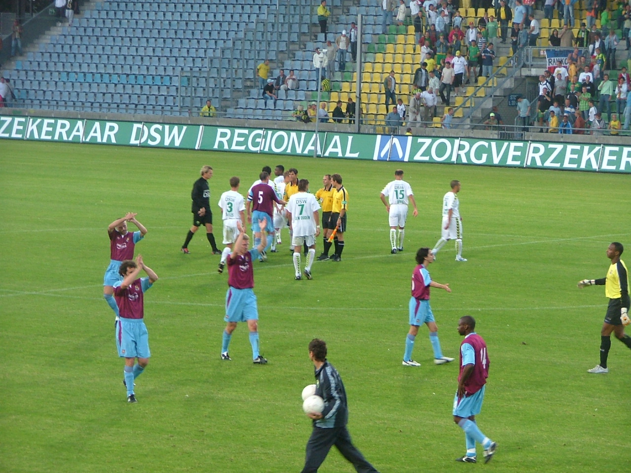 Oefenwedstriijd ado den haag Westham United